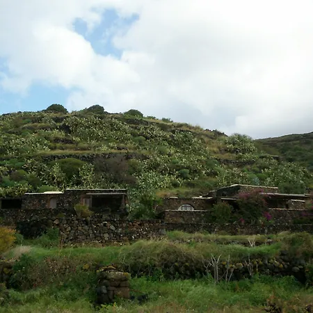 Alojamento de Turismo Rural Zibibbodoro Scauri (Sicily)